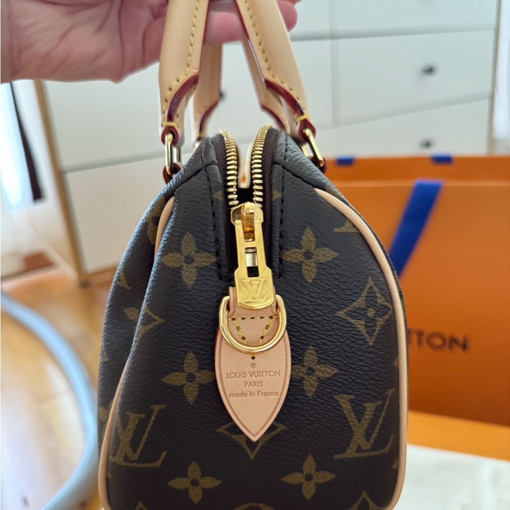 LV Speedy Bandouliere 20 - Picture 10 of 16